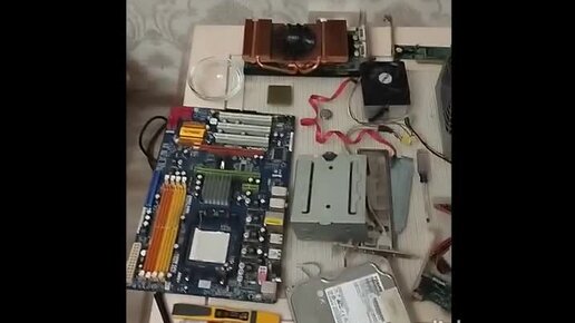 Без компьютера как без рук. Без компьютера как без рук. Человек сидит за компьютером. Без компьютера как без рук. Школьник играет в варфейс.