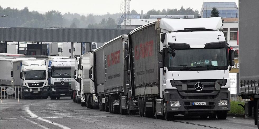 Большегрузы на границе