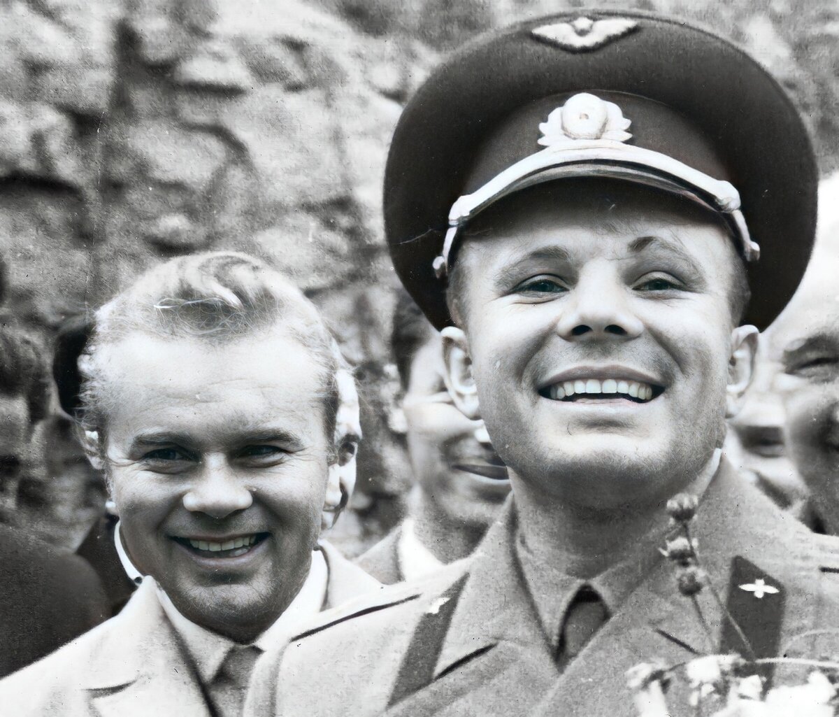 Какое звание присвоили гагарину после полета. Фото Юрия Гагарина. Фото Юрия Гагарина после полета в космос.