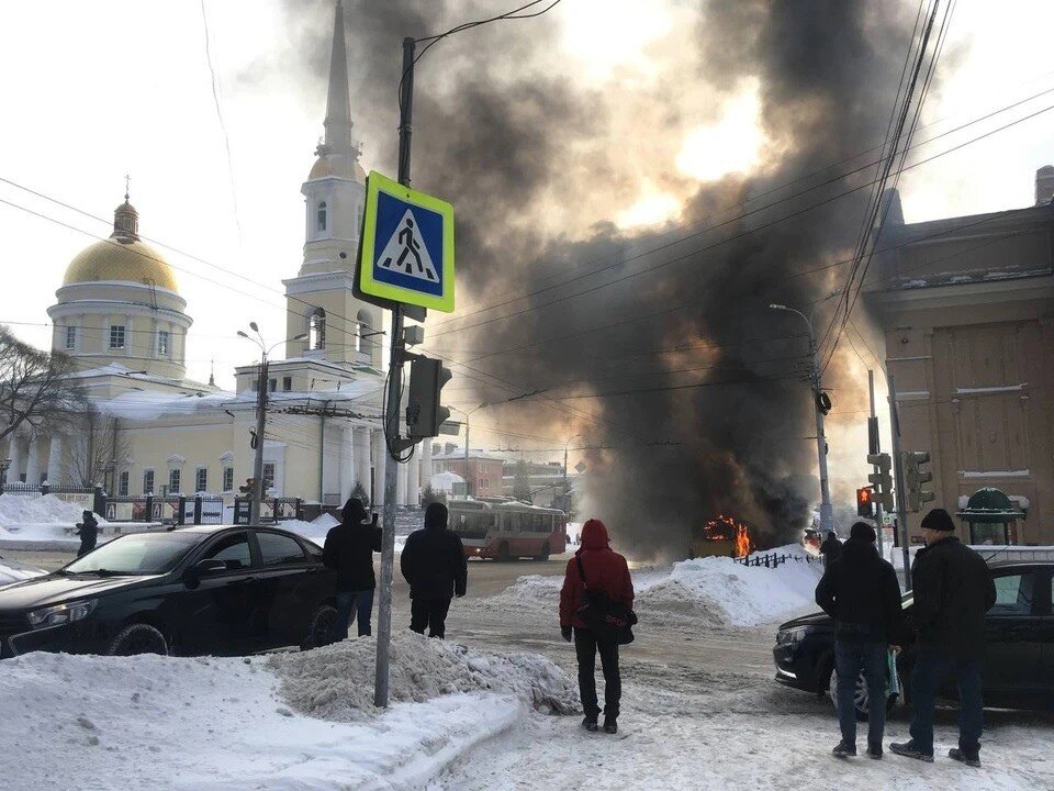 маршрут парк горького метро парк культуры. автобусы с паркового до центрального рынка. какой автобус идет до горького. схема движения трамваев в нижнем новгороде. маршрут академика павлова 22 метро молодежная.