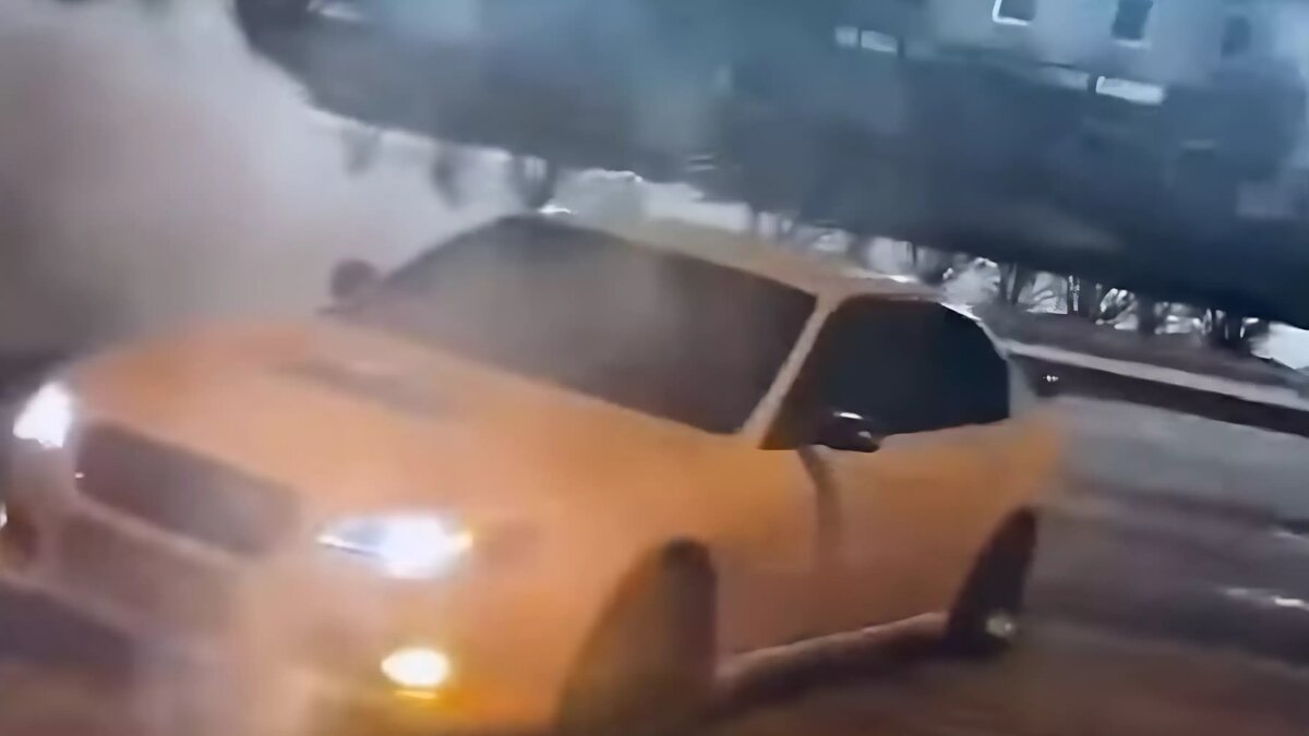     Водителя, устроившего дрифт возле здания Госавтоинспекции Хакасии, задержали в Красноярске. При себе у него было 28 свертков с мефедроном.