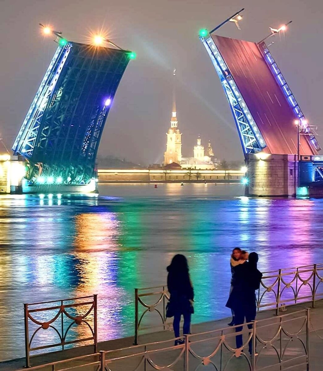 Самые красивые разводные мосты в санкт петербурге. Дворцовский мост в Санкт-Петербурге. Разводной мост в Санкт-Петербурге. Разводной мост в Санкт-Петербурге Дворцовый мост.