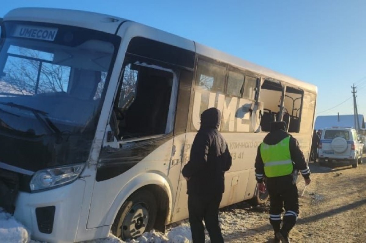    На Урале два человека пострадали в столкновении автобуса и грузовика