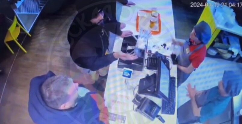 Кадр записи с камеры наблюдения.