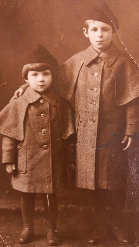    Шрам от ожога всегда напоминал о детдоме