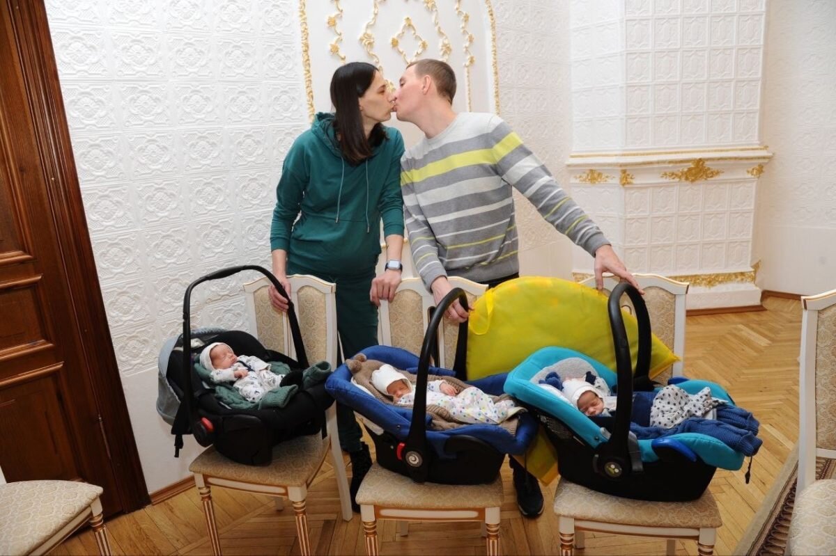    Братьев назвали Степан, Семен и Арсений