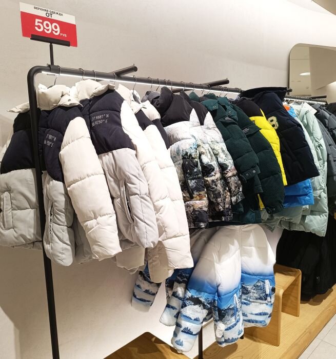 Магазин одежды прикол. Смешные магазины. Марселя салимжанова, 16. Магазин смешной одежды. Магазин одежды казань.