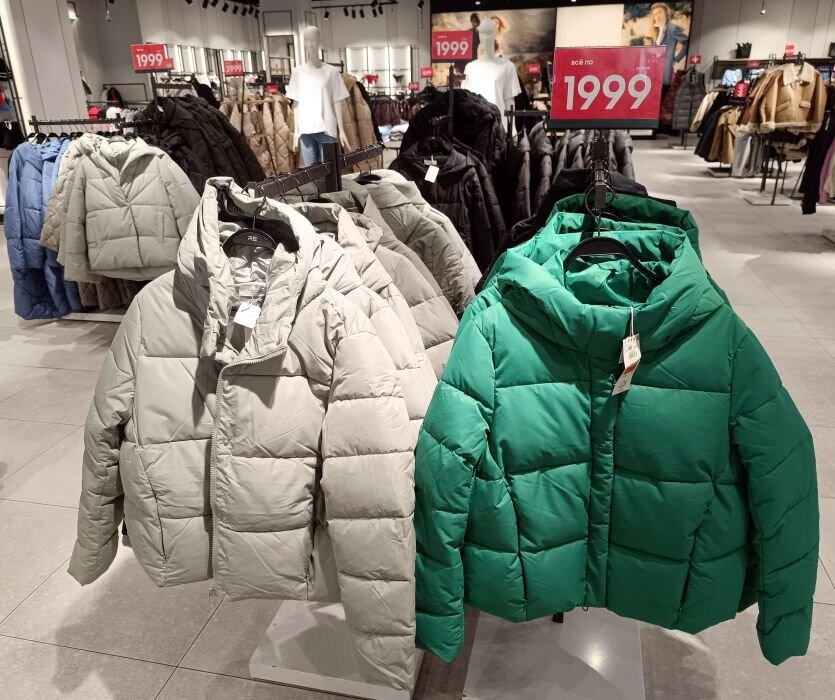 Виктория пономарева яровая. Дешевая одежда. Одежда в секонд хенде. Почему одежда дешевая. Стильная одежда в секонде.