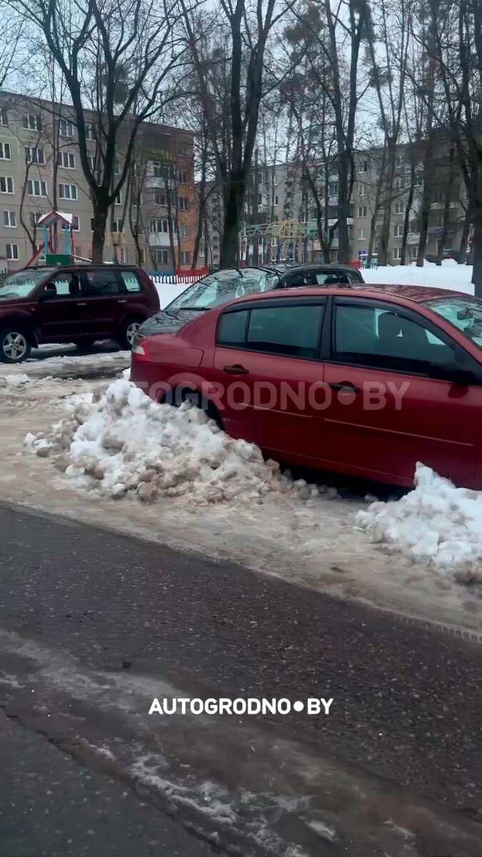 Это мое место»: в Гродно мужчина засыпал снегом авто соседа и публично  признался в этом | Новости Гродно s13.ru | Дзен