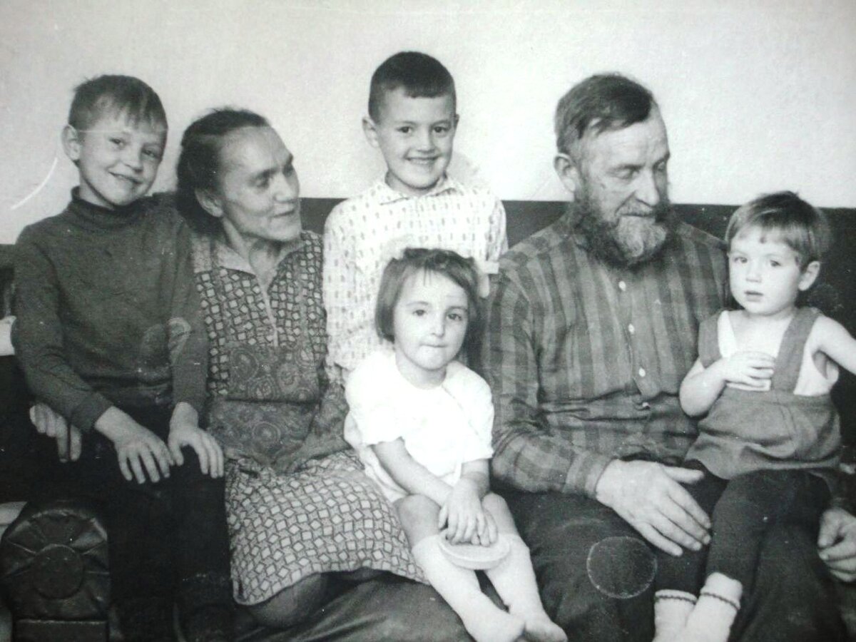 Молодую семью Александра Штенле постигла в 1941 году та же участь, что и всех немцев: её выслали на Урал, в Копейск. А в 1954 году она приехала в Брединский район на освоение целины.  Фото: АРХИВ СЕМЬИ ШТЕНЛЕ. 