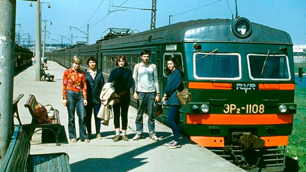 Поезд расписание поездов. Расписание рабочего поезда. Поезд победы расписание движения. Расписание движения пассажирских поездов. Расписание поездов нижний.