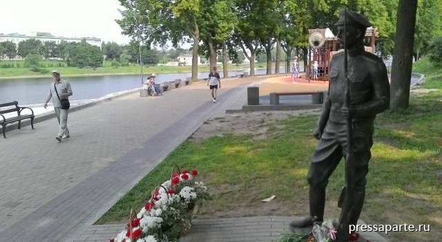 набережная реки великой 4. псков в 70-е годы. псков 70 годы. кремль псков россия начинается. набережная реки великой 4.