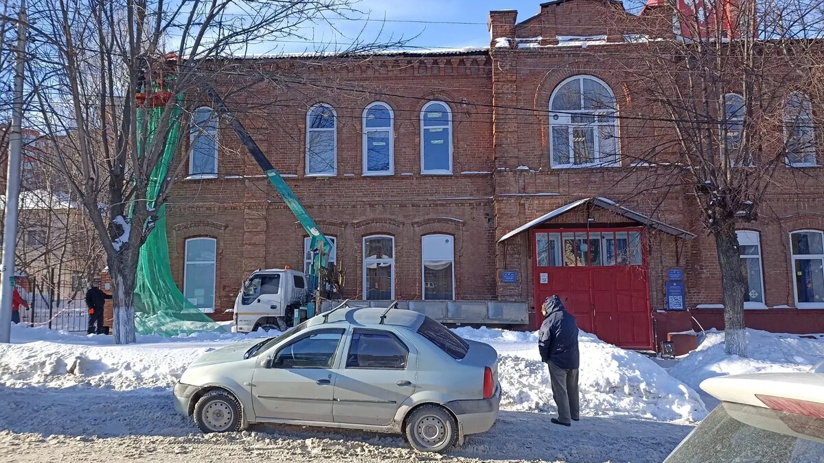     Анонимный донос стал причиной проверки прокуратурой, Башкультнаследие не может установить объект охраны, а мэрия отказалась продлевать договор аренды. В бюрократической неразберихе крайними остаются дети.