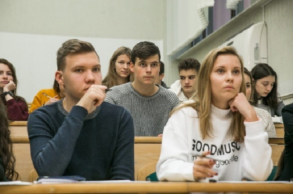 Приложение к аттестату об основном общем образовании. Приложение к аттестату. Аттестат 11 класс. Аттестат о среднем общем образовании 11 класс 1992 год. Предметы входящие в аттестат после 9 класса.