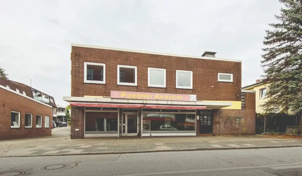 нестерпимая головная боль. мигрень. женщина грустит. уставшая блондинка. слушать знаешь болит.