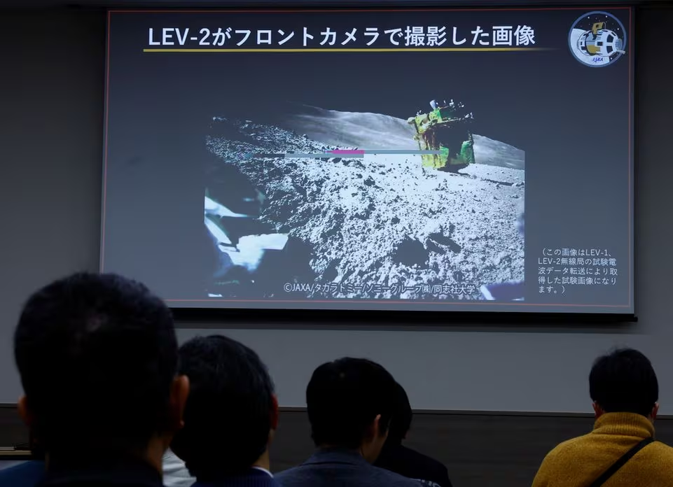 ТОКИО, 25 января (Рейтер) - Япония совершила нетрадиционно точную посадку на Луну в нескольких метрах от своей цели, сообщило космическое агентство в четверг, после того как страна стала пятой...