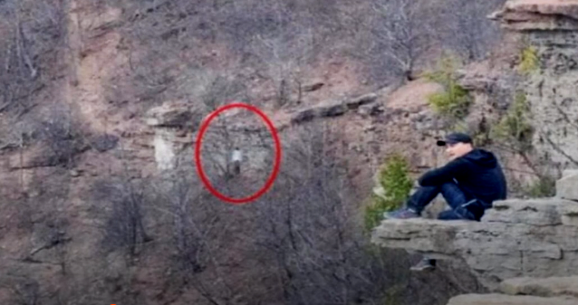 таинственные истории людей. инопланетяне существуют. самый загадочный человек в мире. самые загадочные люди в истории. фотосессия ночью в лесу.