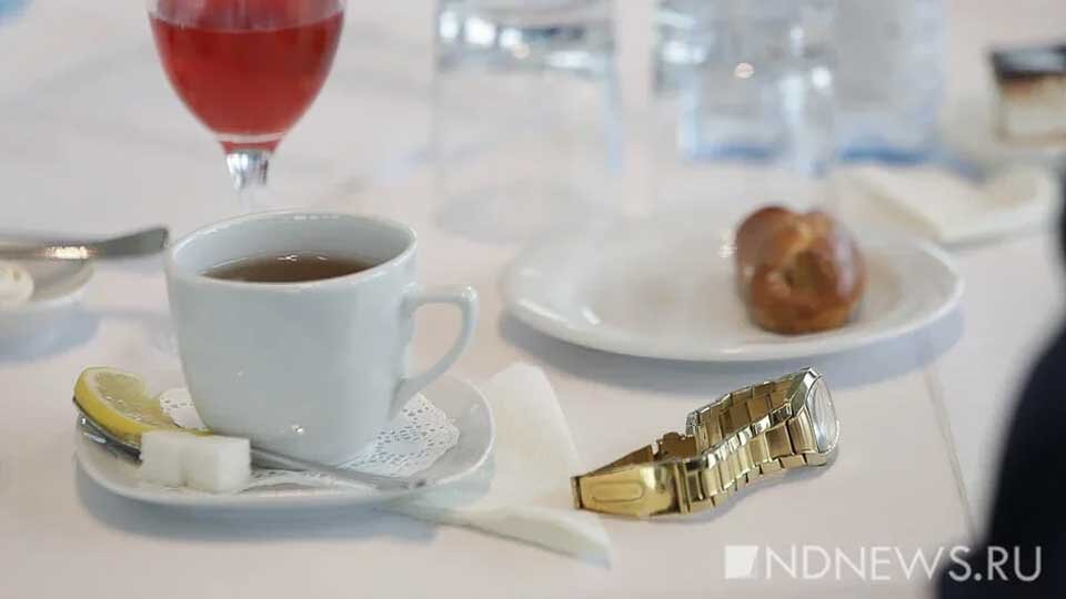 Огромная ложка мем. Ложки пьянство. Таблетки от похмелья. Мем ложечка. Алкогольные напитки полезные для здоровья.