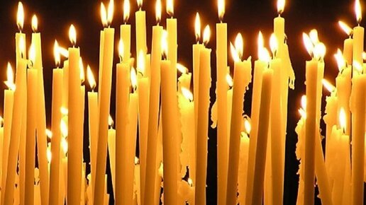 Слушать в церкви я зажгу свечу. Открытка со свечей и богородицей. Девушка в храме. Свечи в храме поджигают. Радоница.