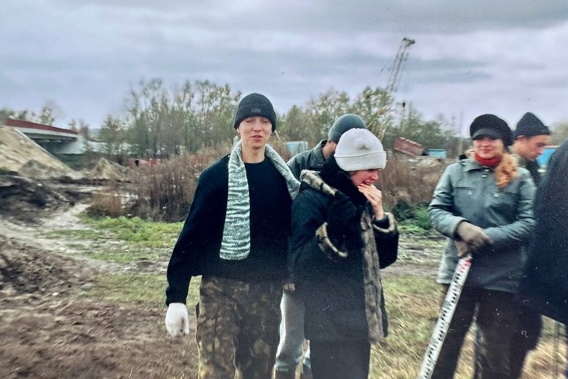 комфорт человека. счастливая девушка. глубокие воды. комфортно быть на дне. титаник.