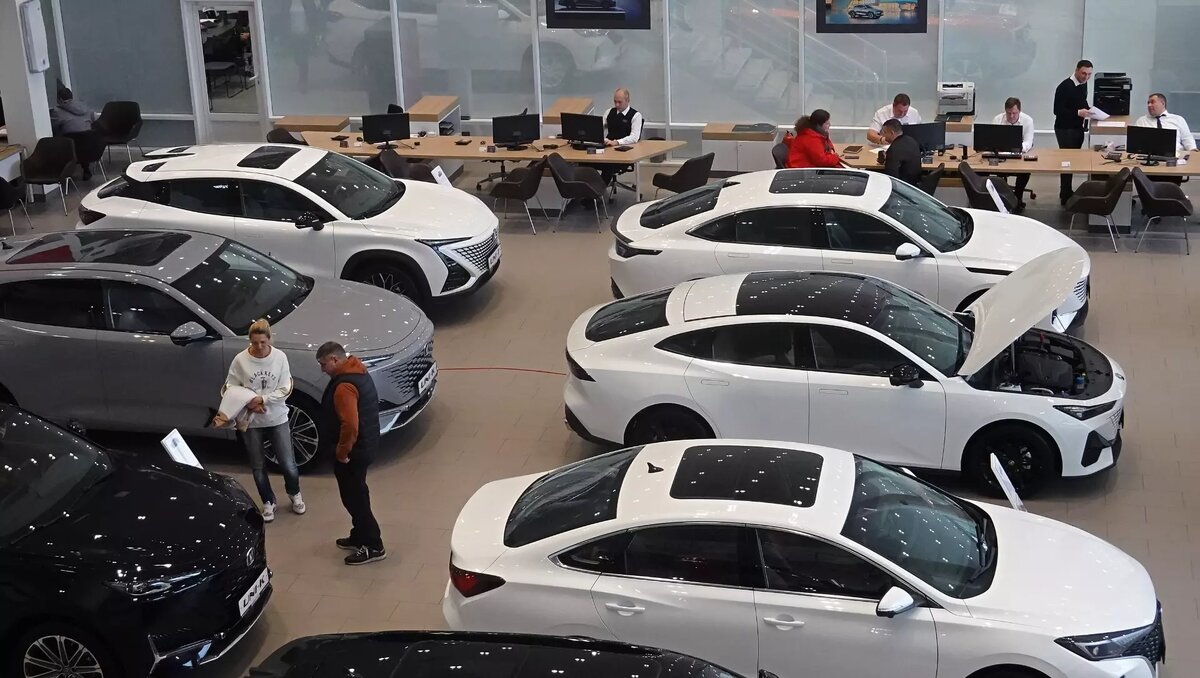     Дилерские центры, расположенные в России, начали заметно снижать цены на автомобили китайского производства и машины других производителей, ввезенные по параллельному импорту.