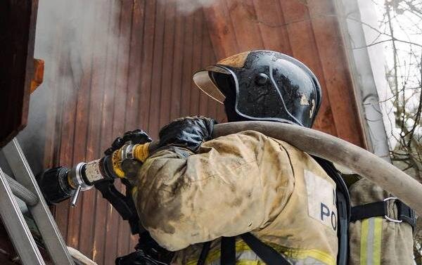     В Иванове пожарные отстояли банный комплекс