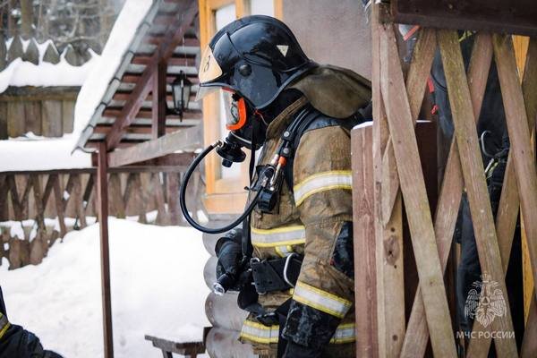     В Иванове пожарные отстояли банный комплекс