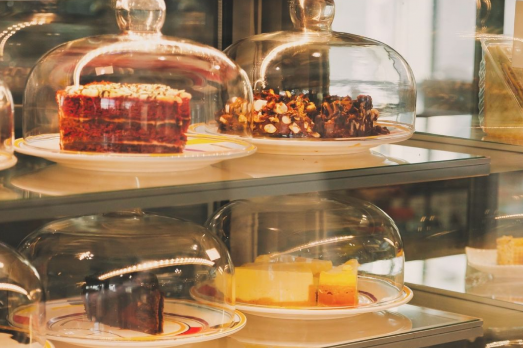 Вднх столовая. Кафе урожай вднх. Ресторан оттепель на вднх веранда. Московское небо вднх. Кафе урожай вднх.