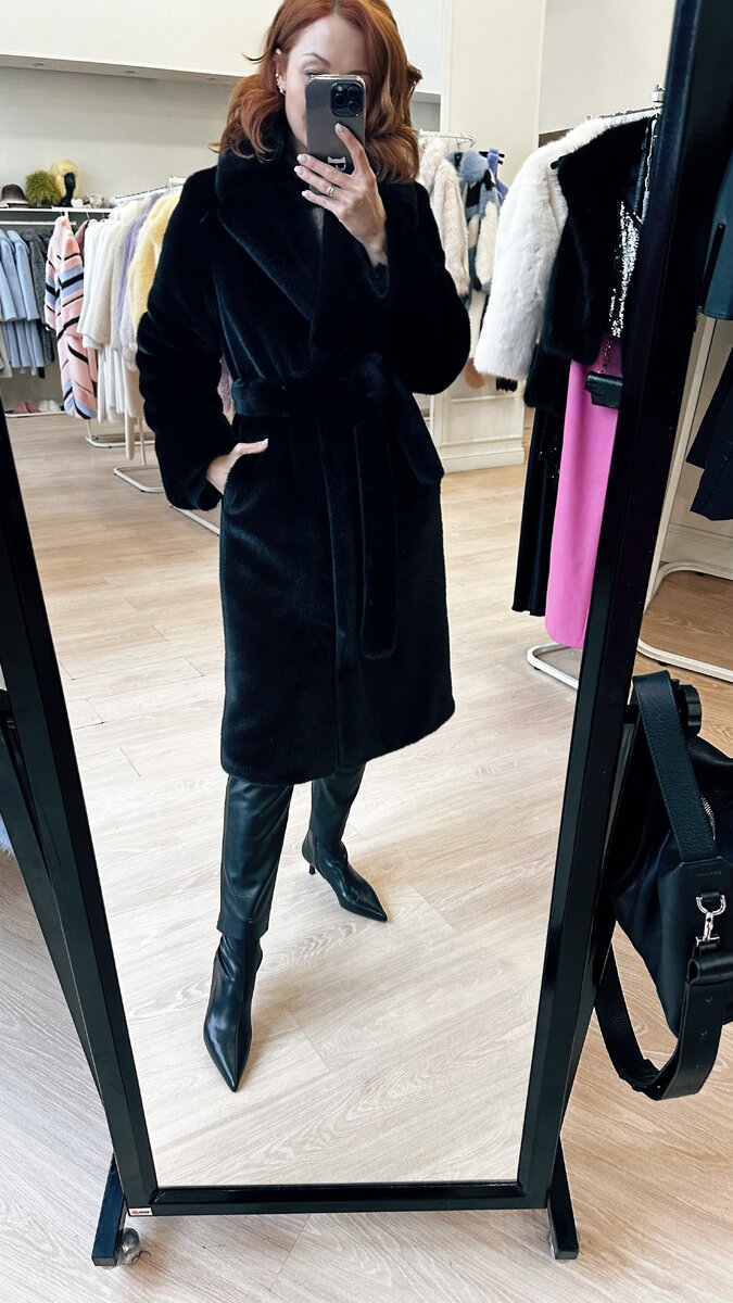 Модные шубы 2022. Красивая женщина в шубе. Шуба тренд 2022-2023. Шубы тренд. Самые модные шубы 2023.