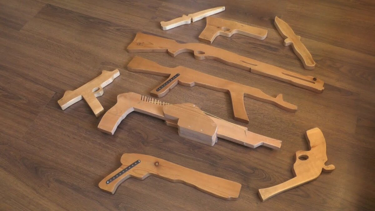 Поделки интересные из дерева оружие: идеи по изготовлению своими руками (44 фото)