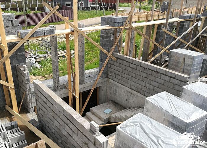 клумба из блоков строительных. клумбы из блоков. что можно построить из блока. грядка из керамзитных блоков. клумбы из блоков для цветов.