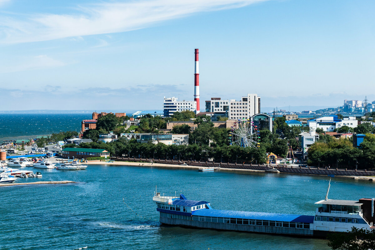 Владивосток омывают моря