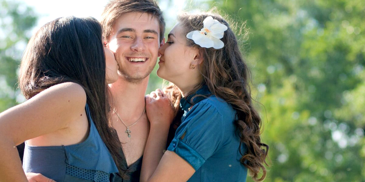 Цитата не влюбляйся в меня. Хочется влюбиться цитаты. Демотиваторы про любовь. Стихи о простом человеческом счастье. Хочется влюбиться.