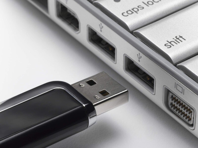 Usb port 2. 4 включи usb. 0 в ноутбуке. Юсби порт. 0 провод к материнской плате.