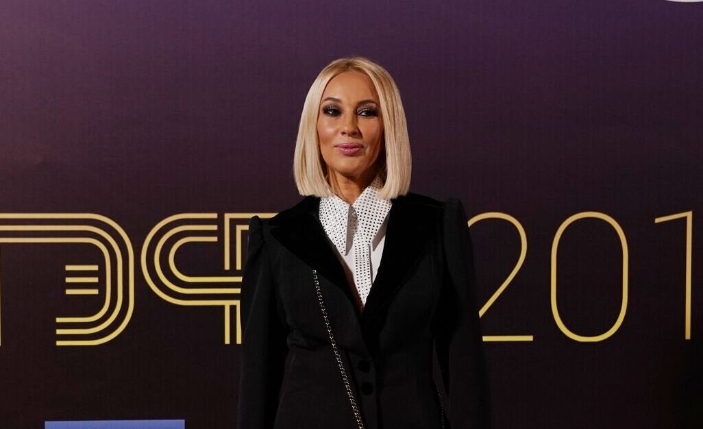 уходить надо молча. приходящие уходящие в жизни как поезда стихи. если тебе снится человек. песня просто уходи давай. уйти всегда проще чем остаться и что-то изменить.