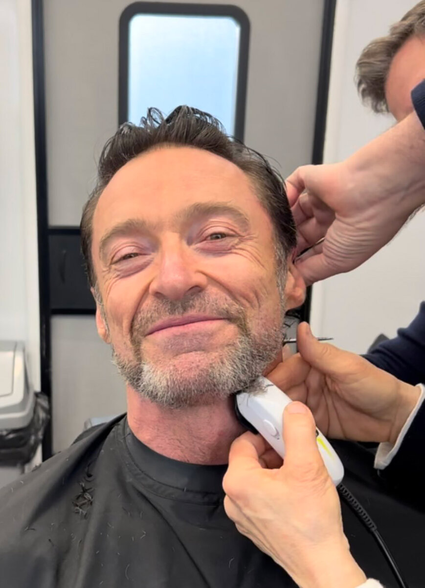 RealHughJackman / X (предыдущее название Twitter, доступ к социальной сети заблокирован на территории России)📷Хью Джекман бреется после завершения съемок фильма «Дэдпул 3»