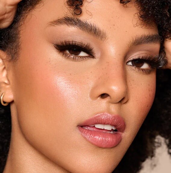 Гоар возрастной макияж. Возрастной макияж. Макияж для женщины 50 лет. Лифтинг макияж. Возрастной вечерний макияж.