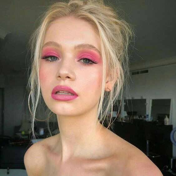 Нюдовый смоки. Стильный макияж. Мэйк мэдди. Какой макияж делать на 2024 год. Красивый макияж.