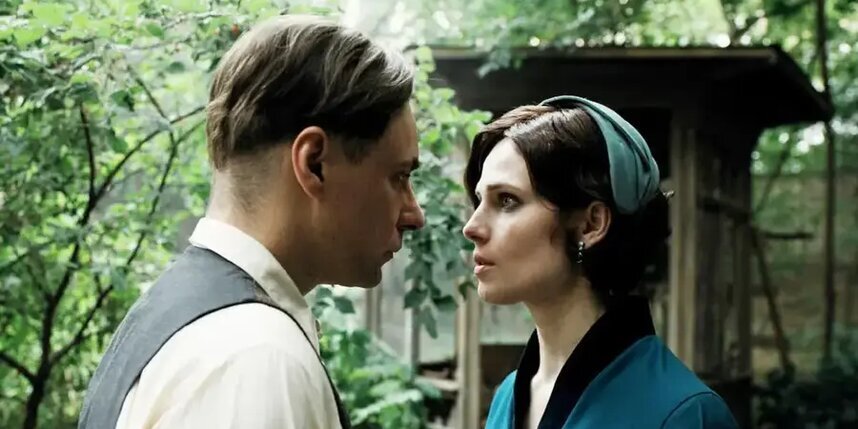    Мастеру в лице Евгения Цыганова и Маргарите в исполнении Юлии Снигирь играть любовь не пришлось."Атмосфера кино"