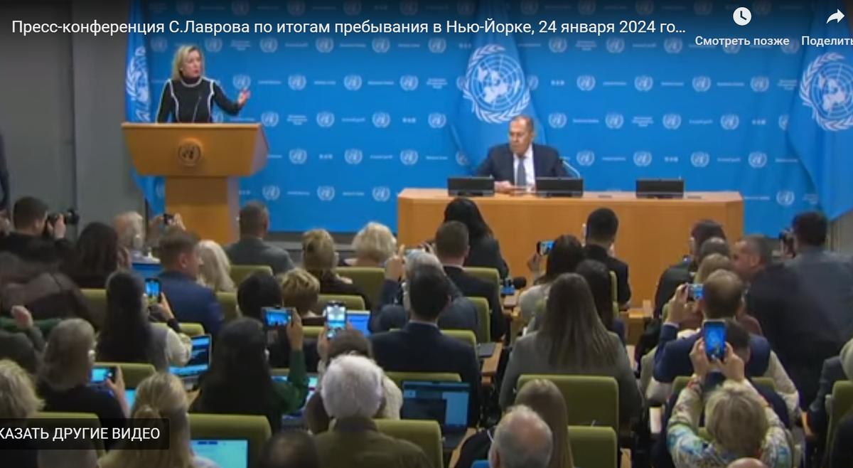 Конфликт в офисе. Два человека спорят. Разговор людей. Конфликт между коллегами. Переговоры.