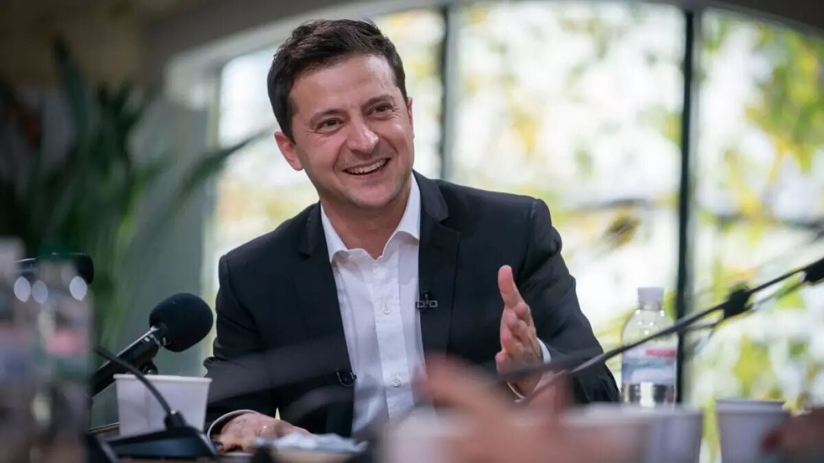     Президент Украины не станет праздновать свой очередной день рождения по понятным причинам: поводов для радости у него сегодня нет.