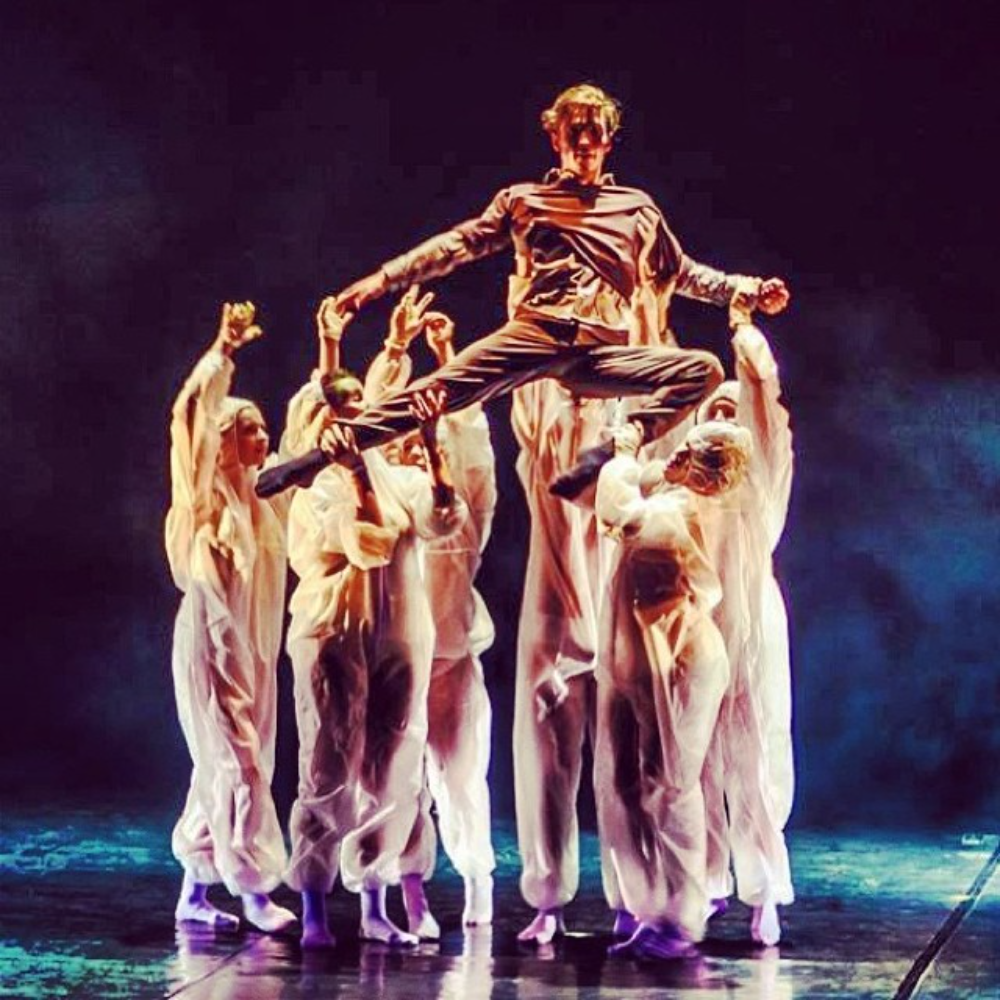 Винсент танцор. Юго маршан. Балетмейстер 6 букв. Балетмейстер 6 букв. Григорович балет.