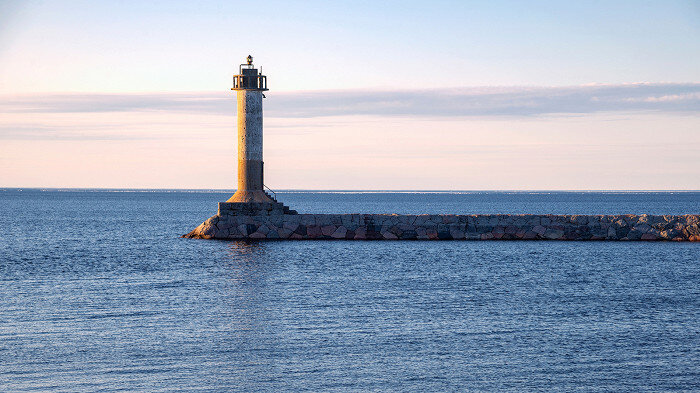 I round europe all summer. I round europe all summer. кругосветное путешествие. музыкальная группа в отпуске. экскурсионный тур.