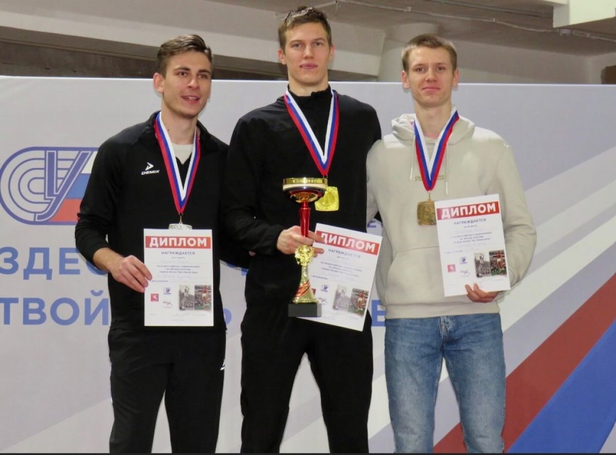 Легкая атлетика прыжки в длину. Прыжки в длину метры. Прыжки с разбега. Прыжки с разбега. Рекорд по прыжкам в длину с места.