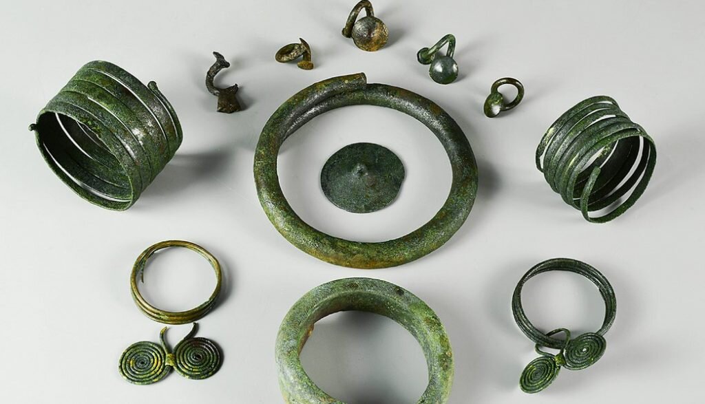 стоунхендж великий новгород. мегалиты стоунхендж англия. срубная культура реконструкция жилища. поселения древних кельтов. скара-брей оркнейские острова.