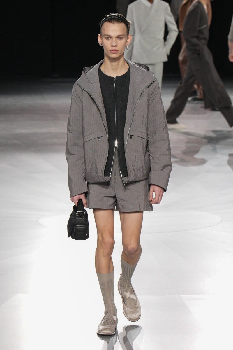 Giorgio Armani Fall 2025-2025 Menswear - RUNWAY MAGAZINE ® Official