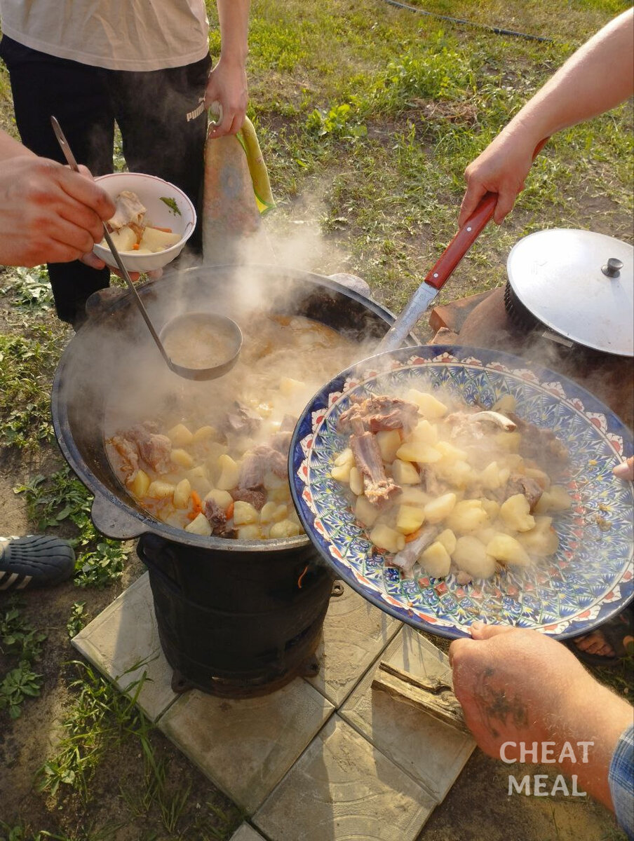 Мясо в казане с картофелем
