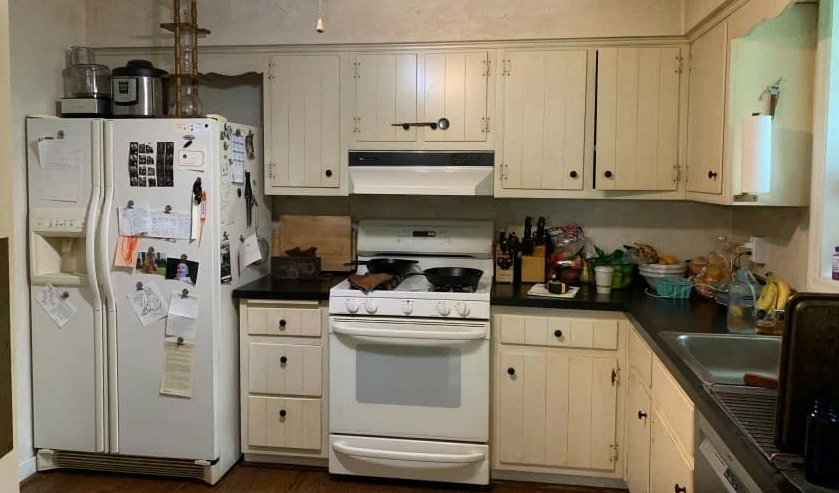 Перенести кухню в зал. Гурзуф виноградная 20. Перенос кухни в жилую комнату. Кухня переделанная в комнату. Перенос кухни в жилую комнату.