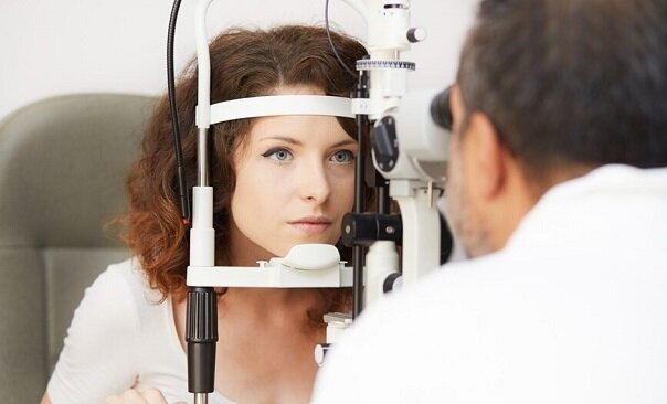 Выявить глаукому поможет только регулярный осмотр у офтальмолога
