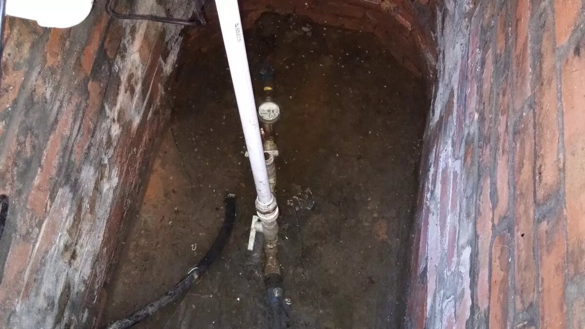     Подвалы затоплены во всех домах на улице Пионерской в хуторе Ленина Аксайского района, сообщили корреспонденту RostovGazeta местные жители.